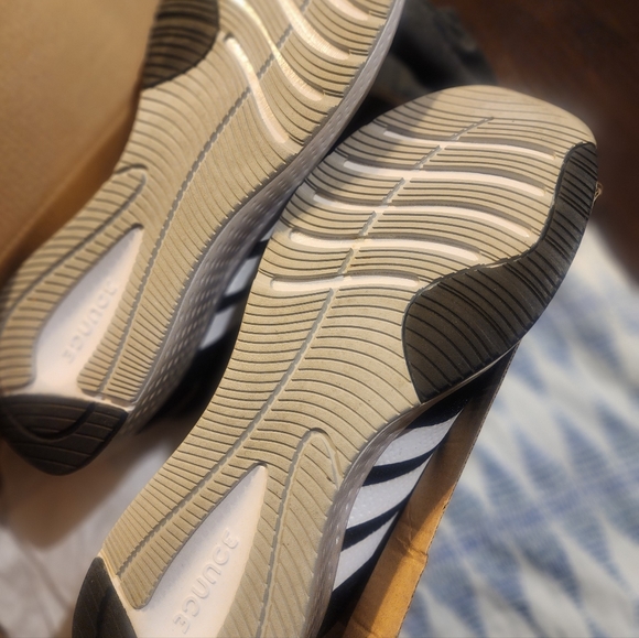 Adidas Women's Black edge running Shoes 👟 - Picture 13 of 13